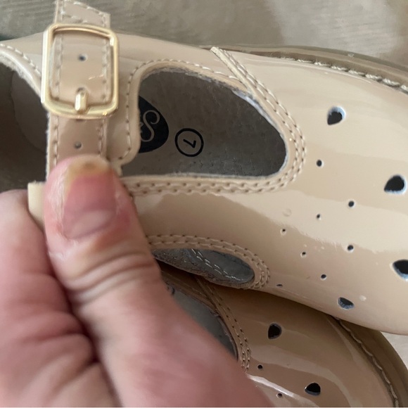 FootMates Kids Beige Dress Shoes - Picture 2 of 3